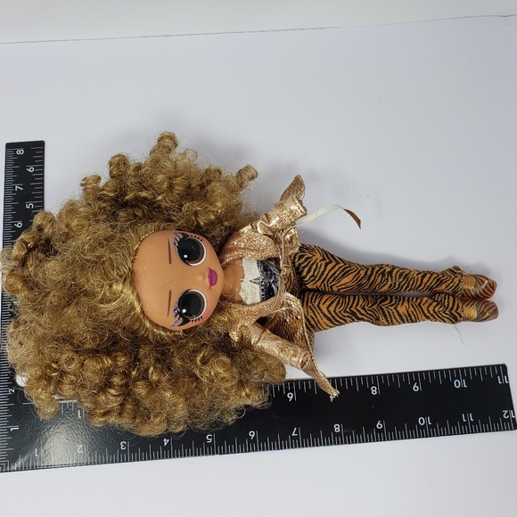LOL Surprise OMG CLASS PREZ Modepop, Met 20 verrassingen, Design kleding, Glitteroutfits en mode accessoires. LOL Surpise OMG Series 3. Verzamel poppen voor jongens en meisjes van 4 jaar LOL Surprise OMG CLASS PREZ Modepop, Met 20 verrassingen, Design kleding, Glitteroutfits en mode accessoires. LOL Surpise OMG Series 3. Verzamel poppen voor jongens en meisjes van 4 jaar